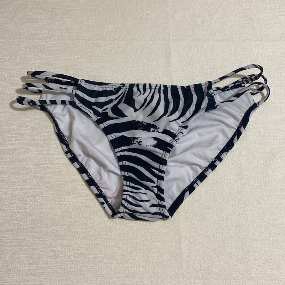 PILYQ Women's African Rays Strappy Full Bikini Bottom Size L